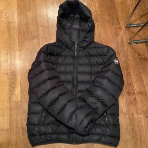 Colmar jacka - Säljer min colmar jacka i väldigt bra skick, storlek M. Pris går att diskutera 