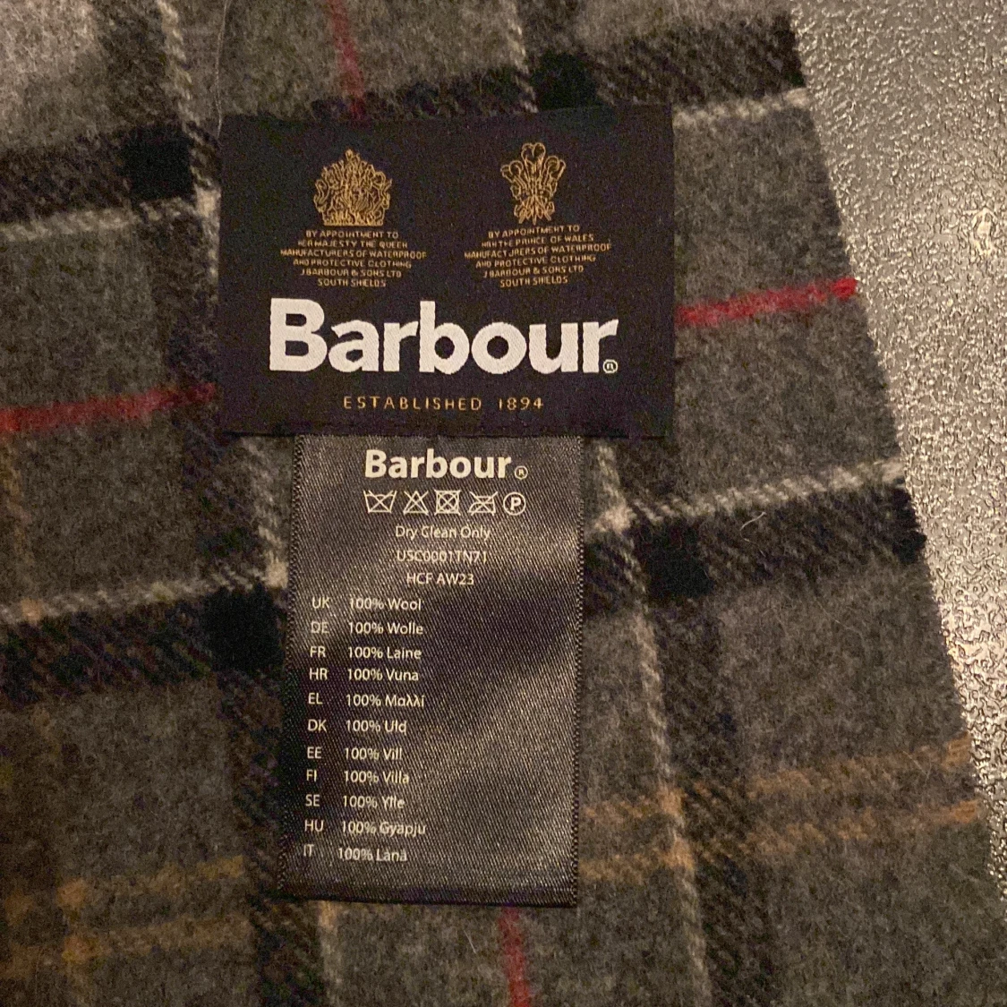 Grå rutig halsduk från Barbour - 90