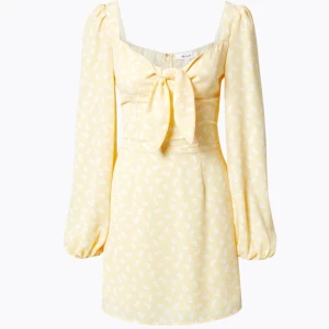 Klänning - Superfin klänning med ballongärm, adoore liknande. Superbra skick! Nypris 500kr, mitt pris 250 🫶🏻