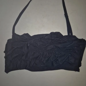 Svart bikini bandeau topp halter neck S cubus - Avtagbart band. Använd 2 gånger.