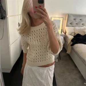 Beige stickad tröja - Så snygg!