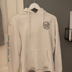 Santa Cruz Hoodie - En hoodie från Santa Cruz, typ aldrig använd, fint skick, storlek M.