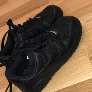 Svarta Nike Air force sneakers - Svarta Nike Air Force sneakers