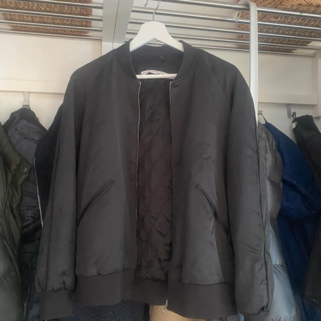 Svart bomberjacka från & Other Stories