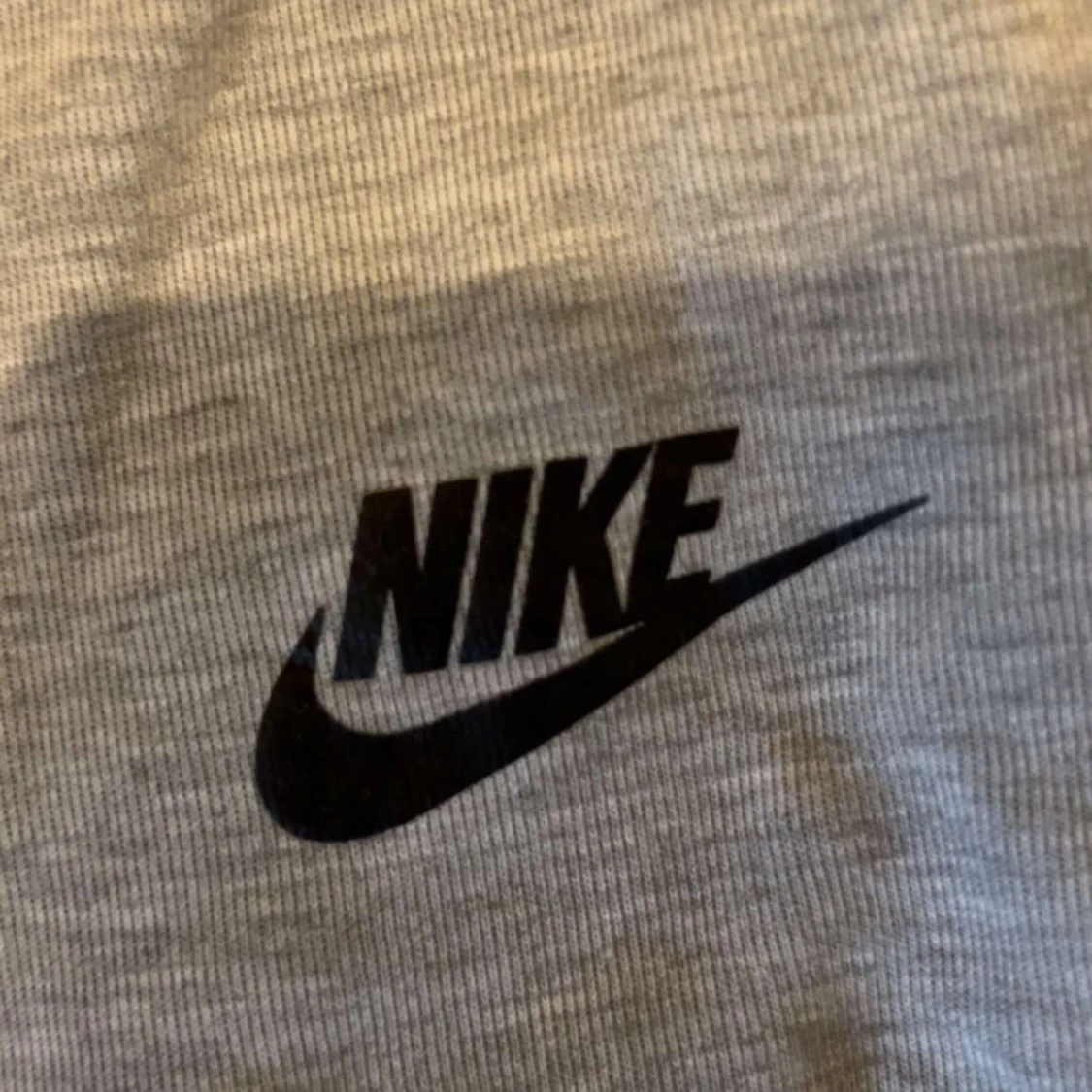 Grå mjukisbyxor från Nike tech - 90