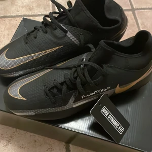 Nike phantom fotbollsskor  - Snygga nike fotbollsskor i bra skick 