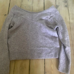 Lila stickad tröja från hm storlek S för 60kr - Stickad lila tröja för 60kr från HM i storlek S, knappt använd!!