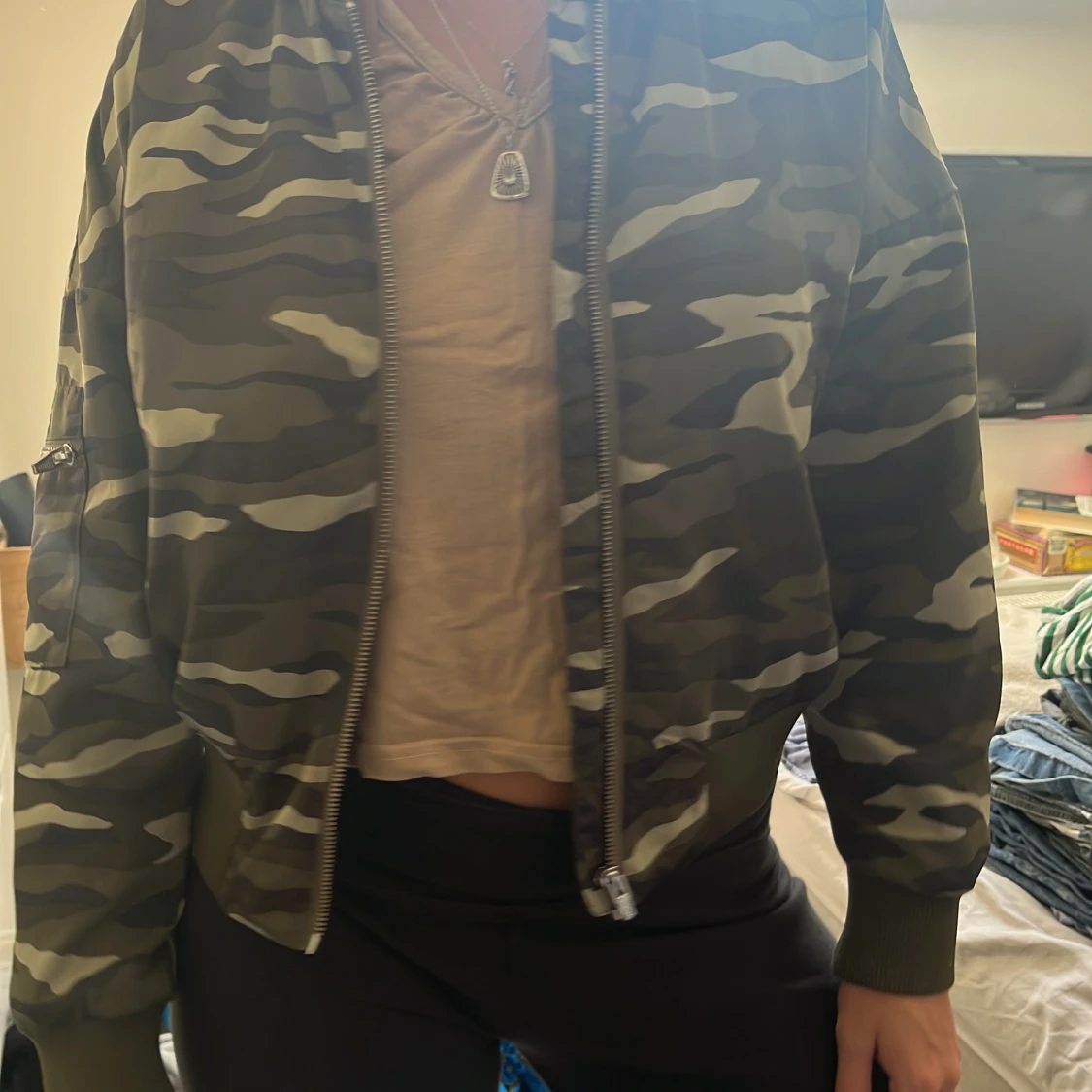 Jacka med kamouflage