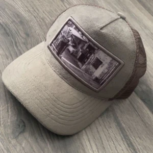 Emilio pendenza keps - Tja, säljer denna keps då jag aldrig använder den och typ aldrig gjort. Använd cirka 3 gånger