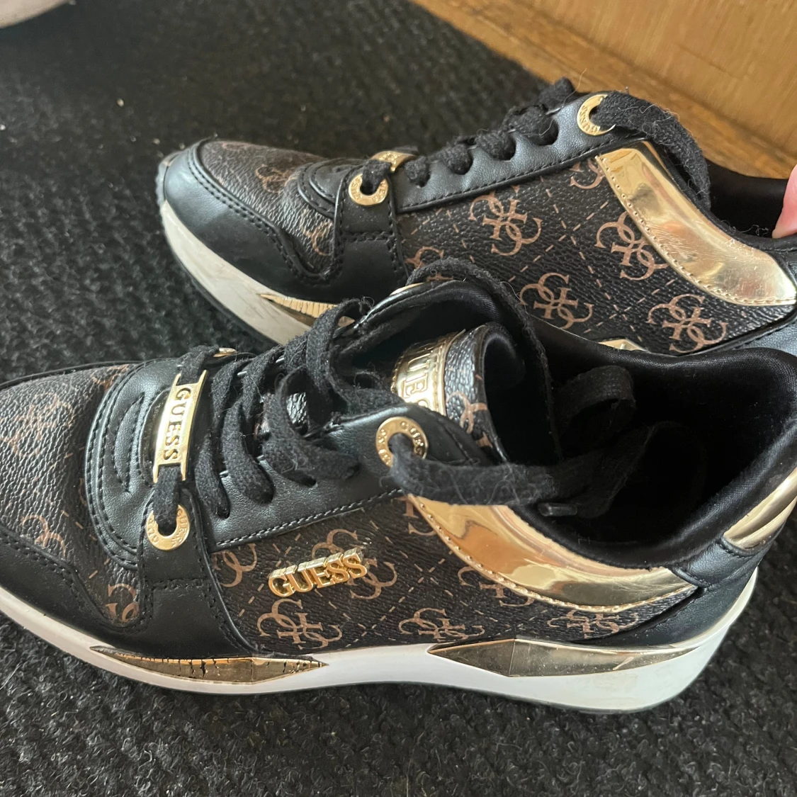 Guess Sneakers
