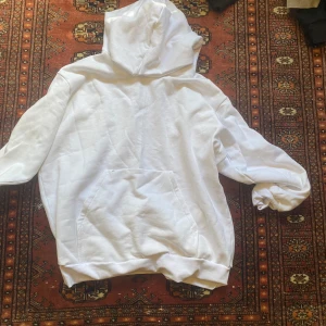 Vit hoodie  - Plain vit hoodie