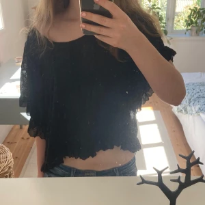 Blus - Jätte snygg svart blus! Storlek 42 men passar mig som har s🥰