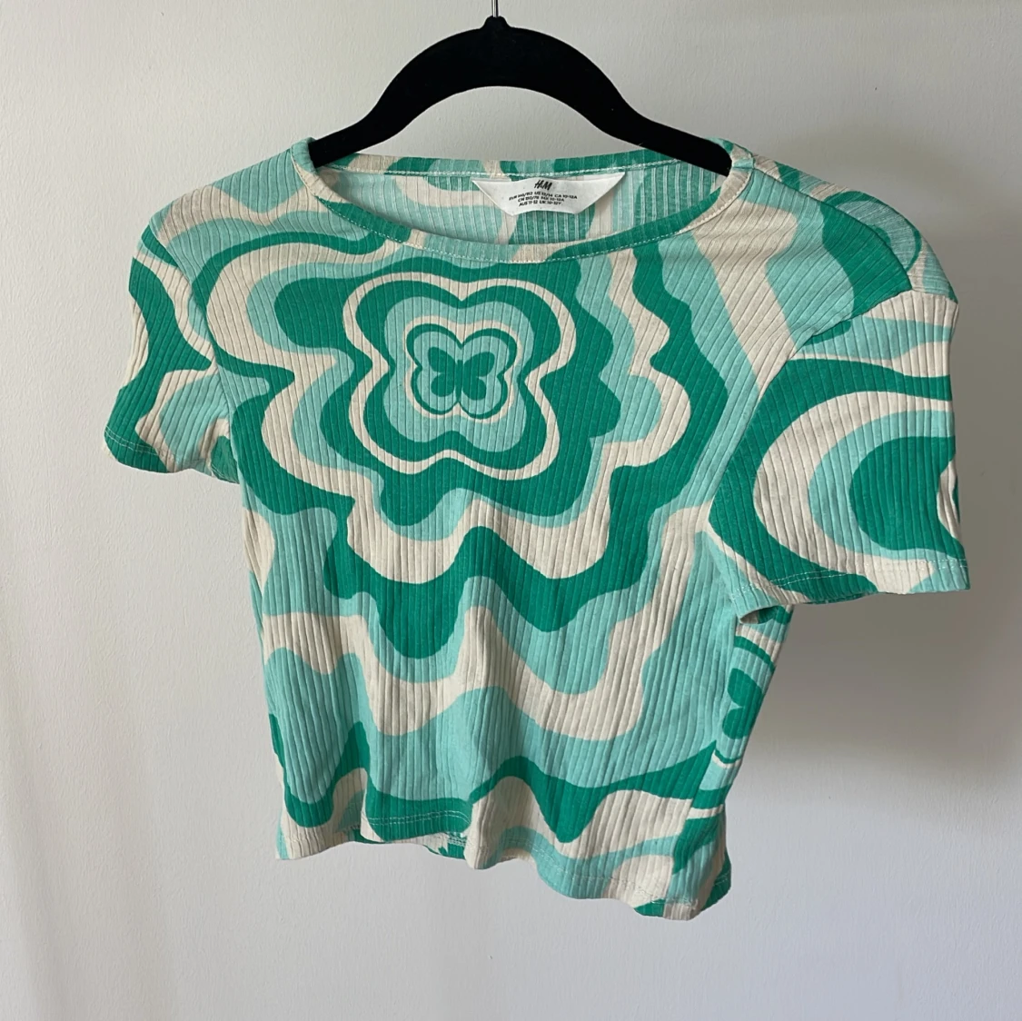 Grön och vit mönstrad topp från H&M