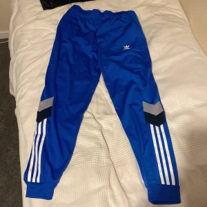 Adidas byxa - Oanvända adidas byxor