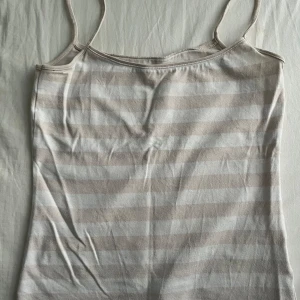 Linne - Basic randigt linne, använd fåtal gånger!💕 Stl 32/34 men passar även 36/38 iom att den är stretchig!