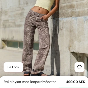 Leopard byxor/jeans - Säljer dessa snygga från pull&bear! Råkade köpa för stor storlek så har inte använd dom❤️