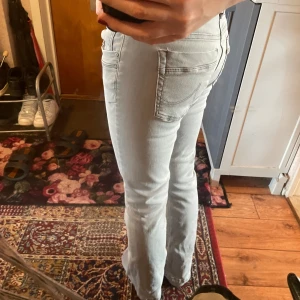 LTB jeans💕 - Jättesnygga lågmidjade bootcut jeans från LTB i modellen Valerie💞 jättesöta och bekväma, bra kvalite också👍🩷
