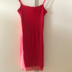 Röd klänning - Jättesnygg röd tight klänning, inga defekter 💗
