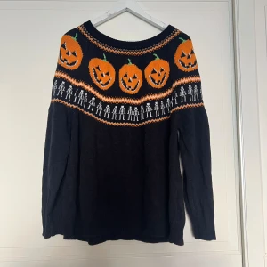 Stickad halloweentröja - Oanvänd