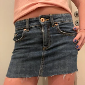 Lågmidjad kjol!!  - Skit snygg lågmidjad kjol som inte har kommit till användning, skriv för fler bilder elr frågor! 🥰🥰