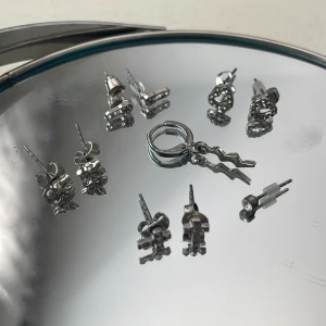 silver örhängen🦪🪼 - Fina örhängen i silver🕸️   (vanliga örhängen) - 1 för 10 kr (Spindeln med kedjan🕷️) - 45 kr