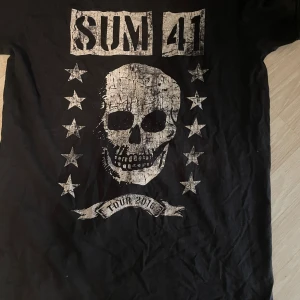 Sum41 tröja M - Den är lite sliten, men annars knappt använd. Storlek M. 