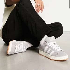 Gråa adidas campus  - Använda bara några gången så dom är som nya 🩷😌har storlek 36 men dom är ganska så stora i storleken så om man har 37 kan man oxå ha dom