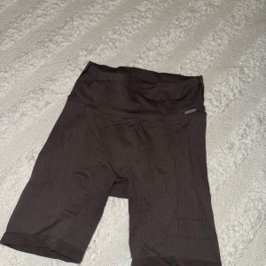 Aimn shorts - Fin färg 