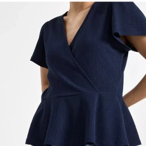 Marinblå volangtopp - Från Lindex strl s💕