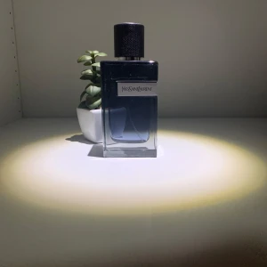 YSL Y EDP - YSL edp 100ml cirka 85-90% kvar, ingen låda. Pris Kan diskuteras!