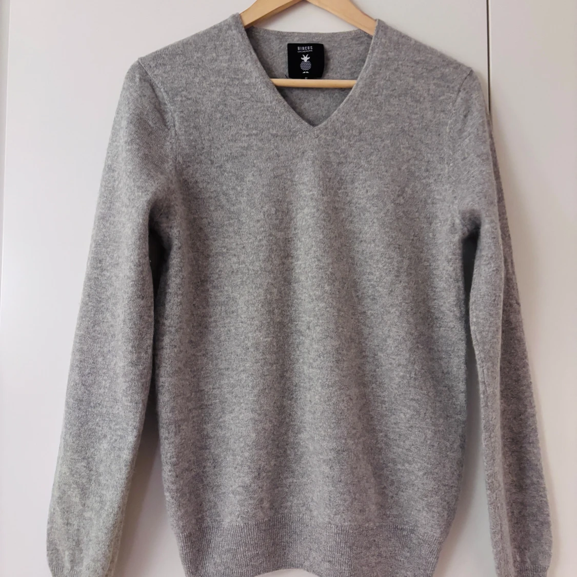 Grå kashmirtröja från Hircus
