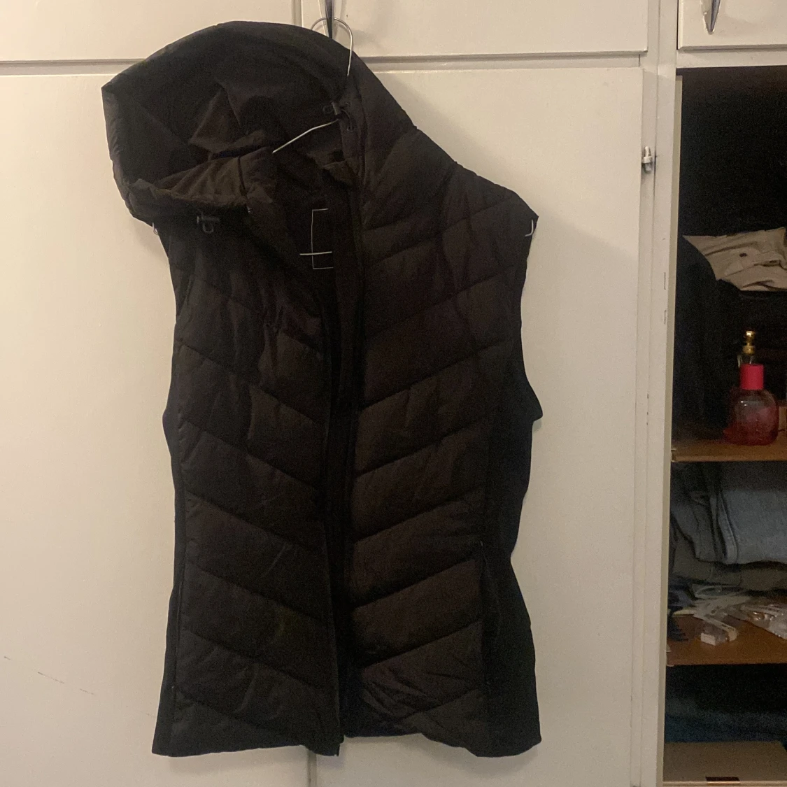 Svart dunväst från Zara