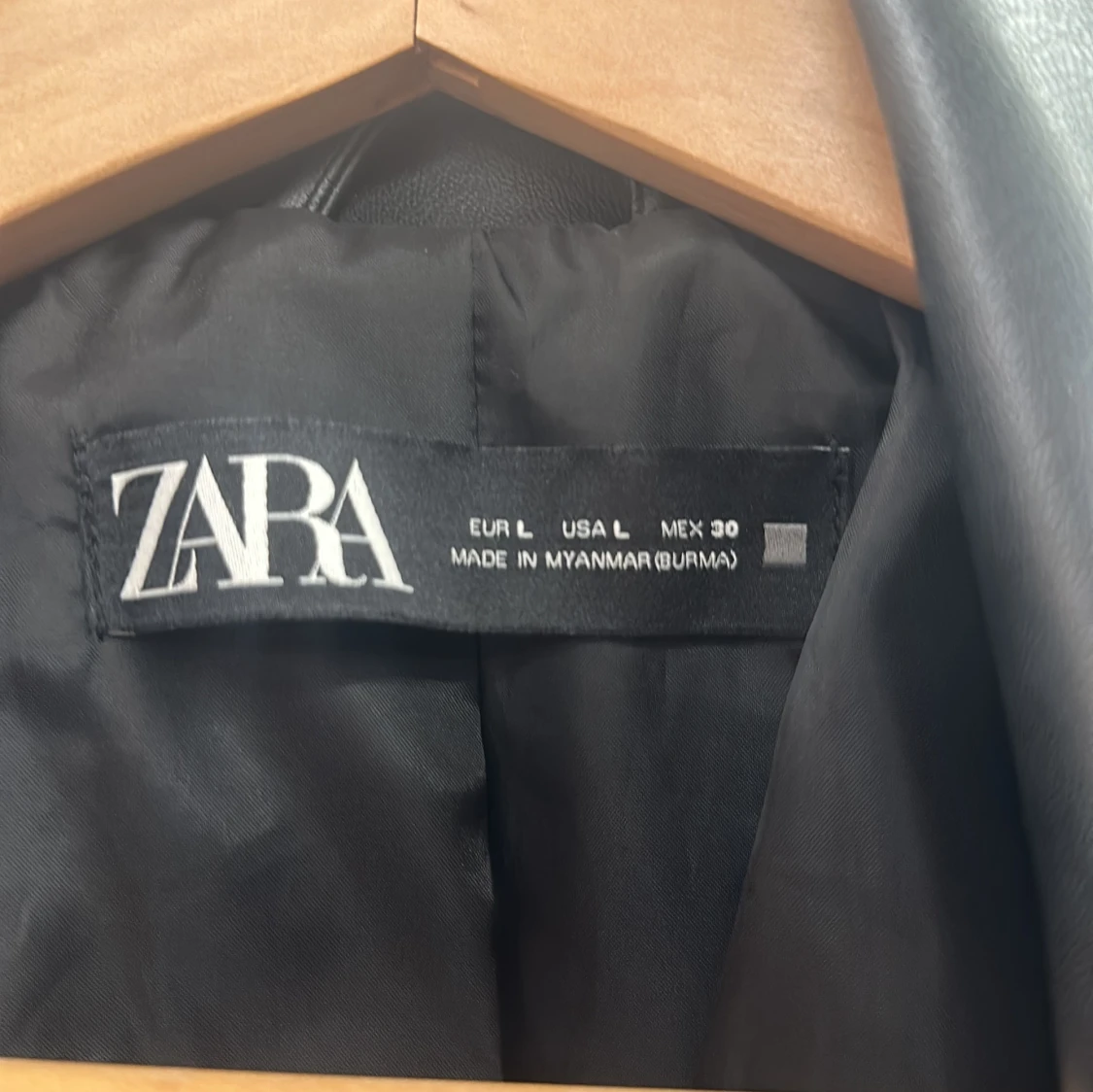 Svart skinnjacka från Zara - 91