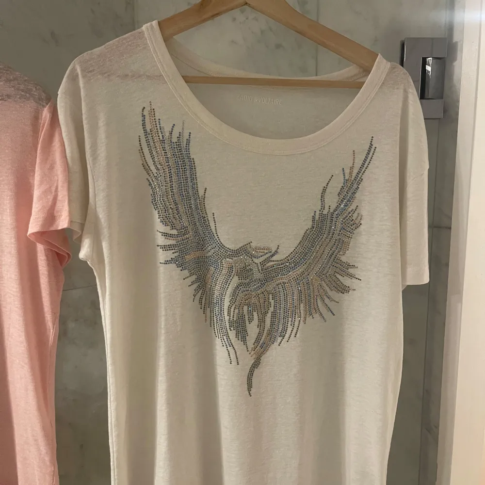 Två snygga t-shirts från Zadig & Voltaire. Helt oanvända. 🌟Säljer en för 400 och båda för 700!🌟. Toppar.