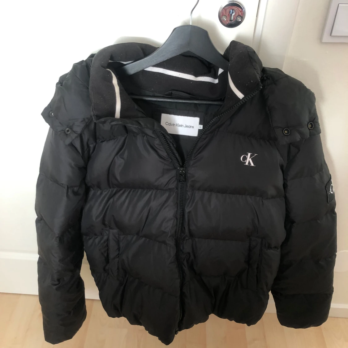 Svart pufferjacka från Calvin Klein - 91