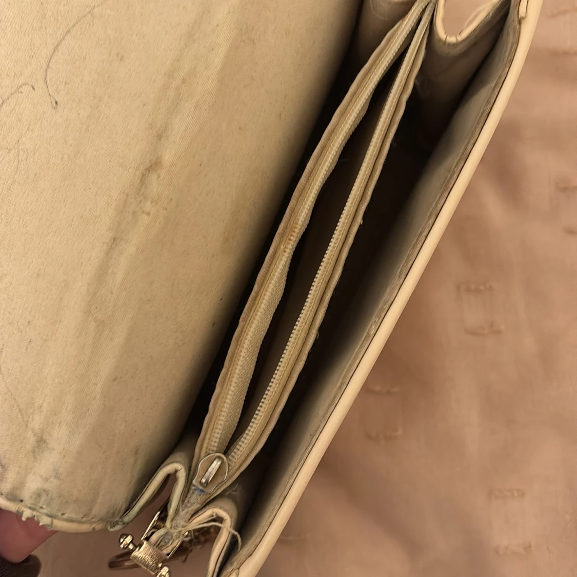 Handväska med robotberlock💘 - 93