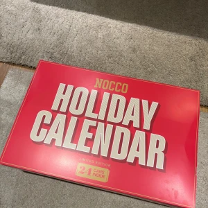 NOCCO Holiday Calendar - Säljer en NOCCO Holiday Calendar. Denna limited edition-kalender innehåller 24 burkar med olika smaker. Väldigt limiterad