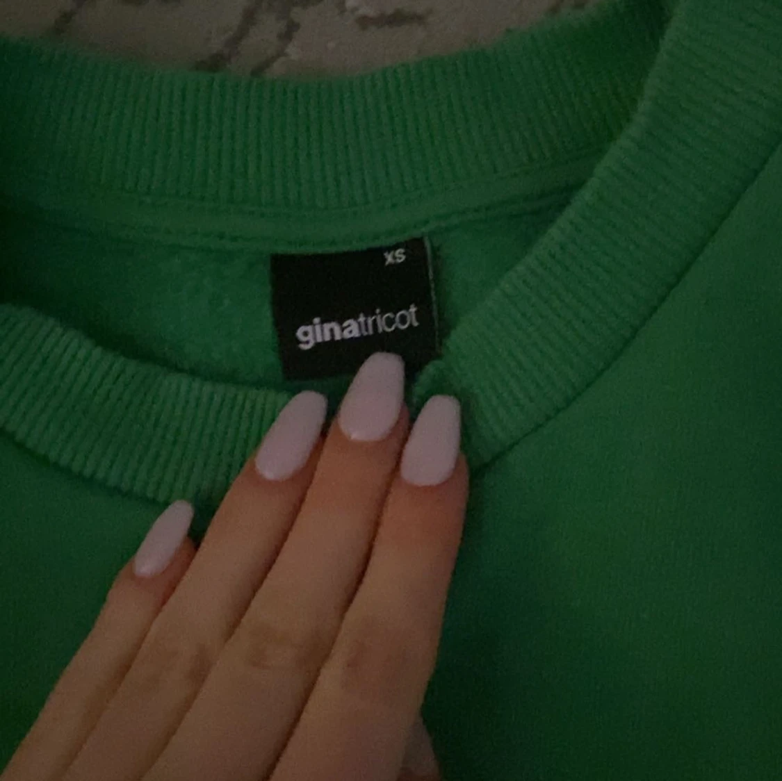 Snygg crewneck från Gina tricot - 92