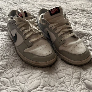 Dunk lottery pack  - Lottery pack, detta är dunksen man kan skrapa av swooshen på. Har ej gjort de dock