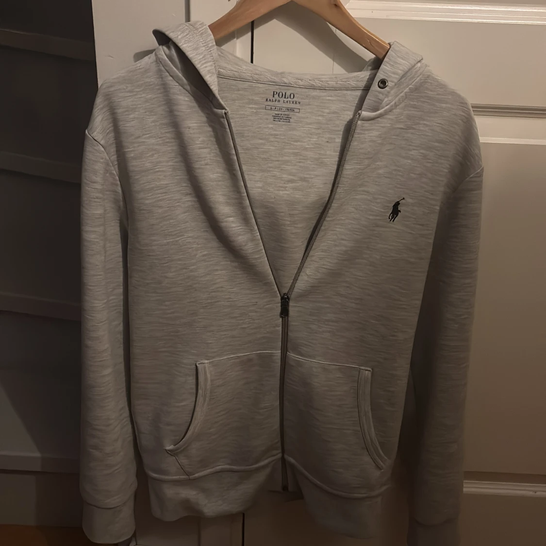 Grå hoodie från Ralph Lauren