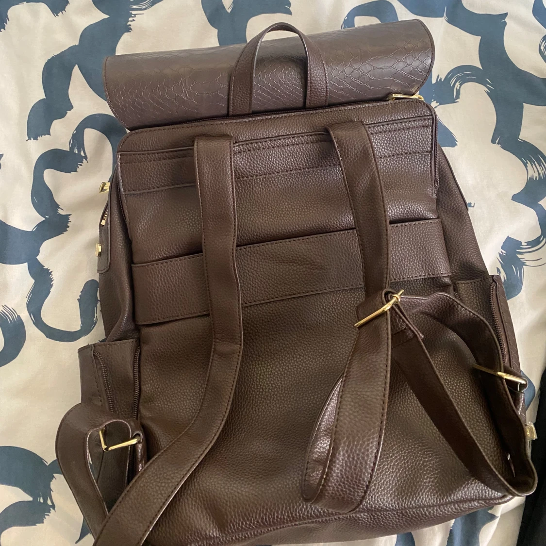 Brun ryggsäck med paisleymönster - 93