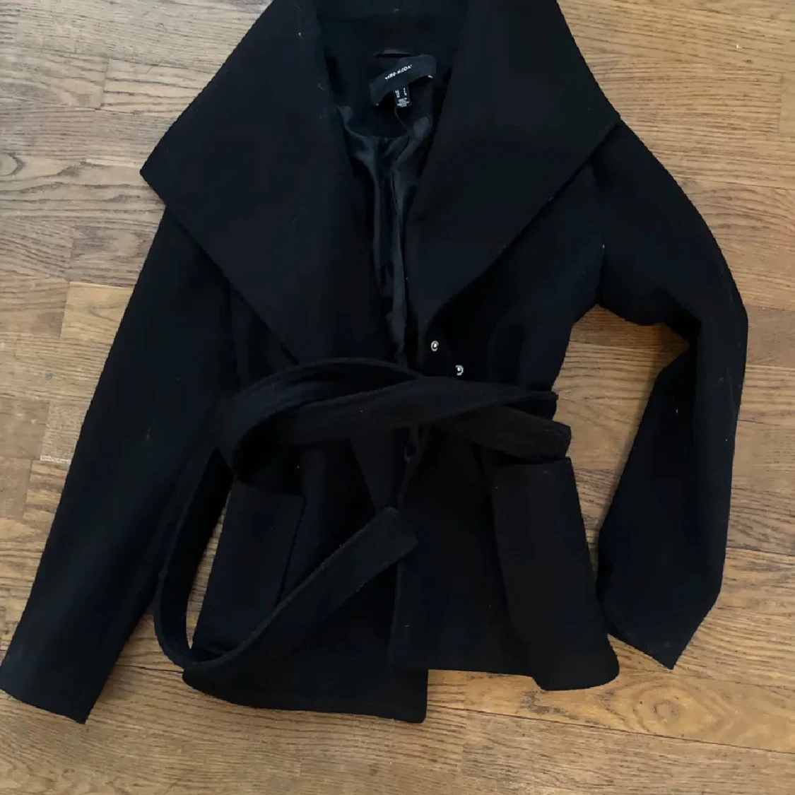 Svart kappa från vero Moda 