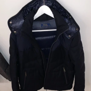 Ralph Lauren jacka  - Ralph lauren jacka i nyskick. Storlek S