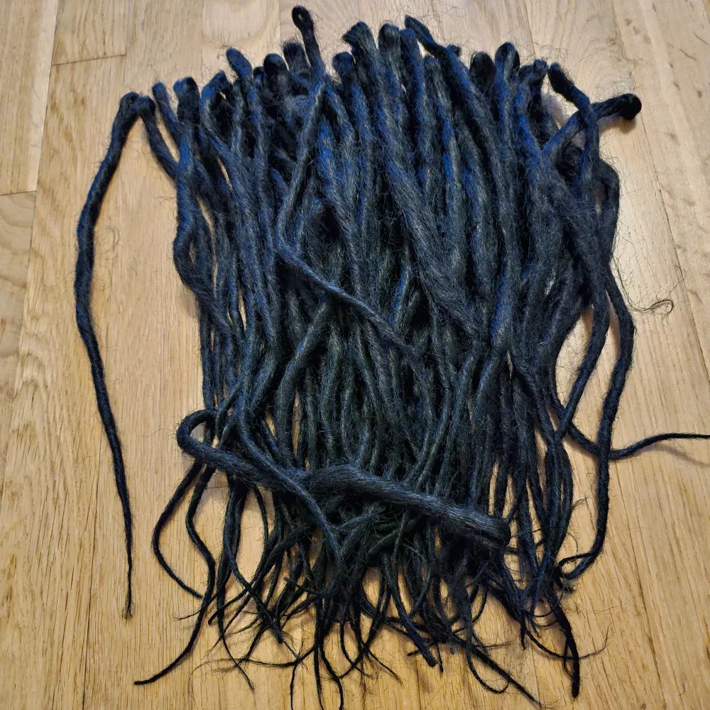 72 st single ended dreadlocks. Använda en gång.. Övrigt.