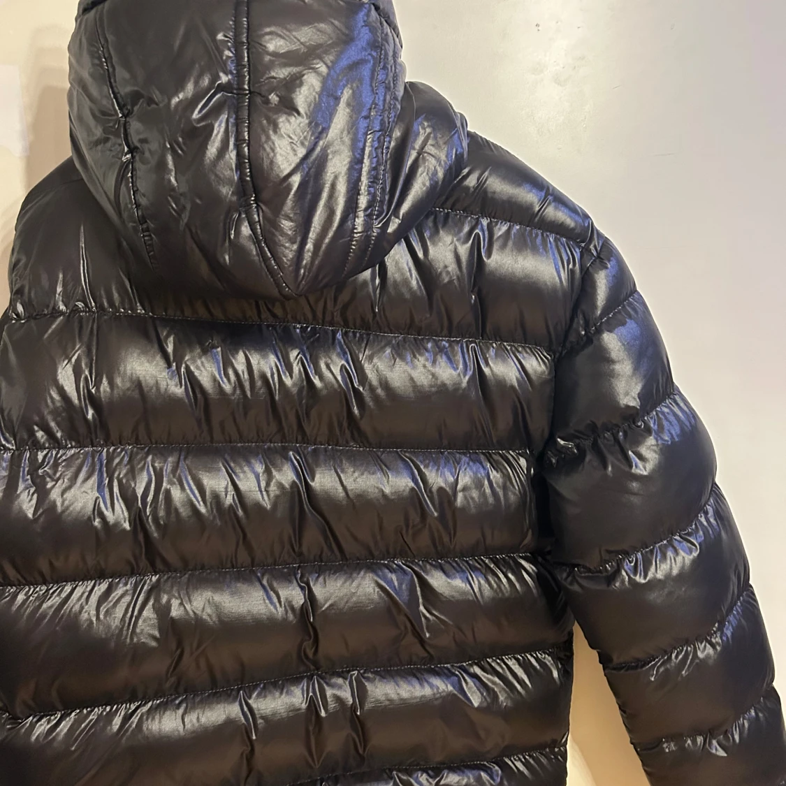 Svart glansig vinterjacka från Alessandro Zavetti  - 90