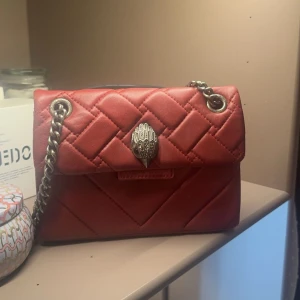 Kurt greiger väska - !!sänker pris vid snabb affär!!💖💞jättesnygg men används inte alls längre, fivk den för 1 elle två år sen, ny pris 2500kr