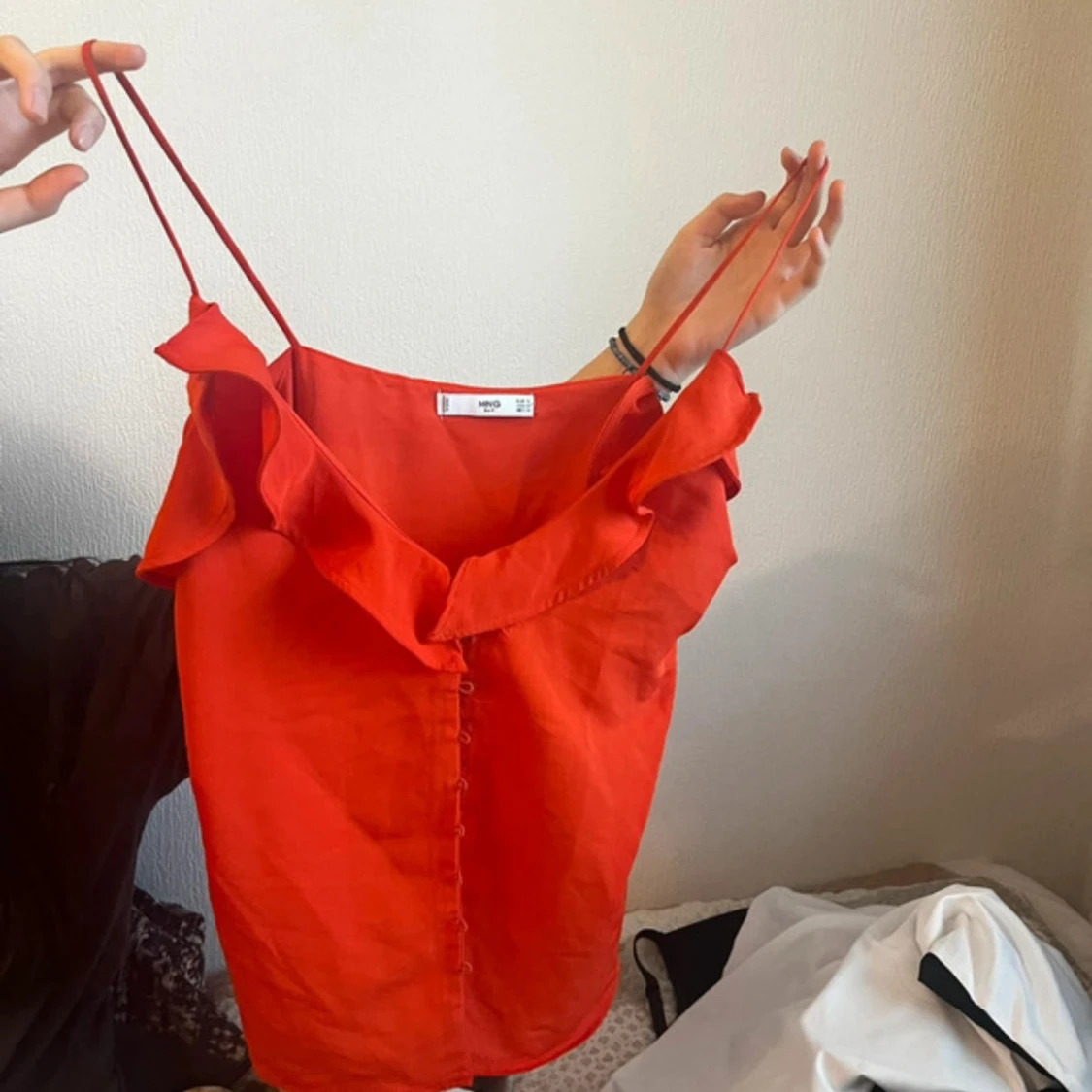 Röd ärmlös topp från MNG