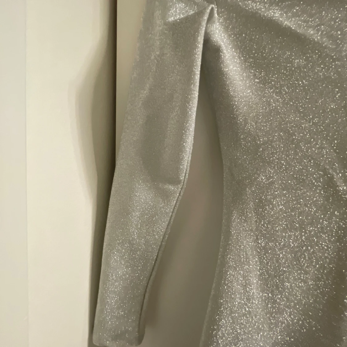 Glittrig silverklänning - 91