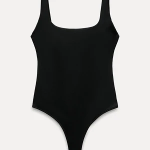 Svart body  - Så snygg body från Zara