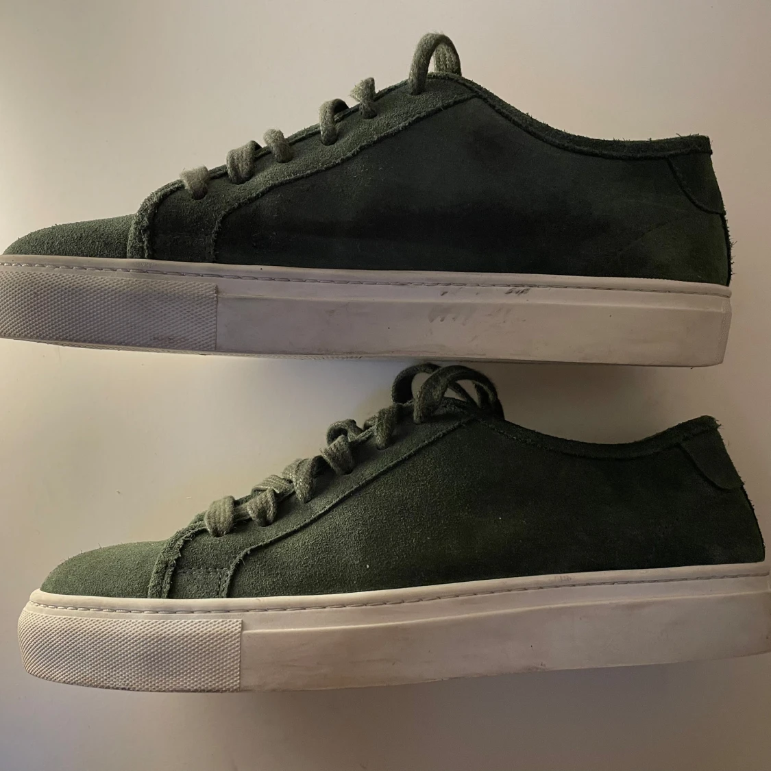 Gröna sneakers i mocka National Standard - 1